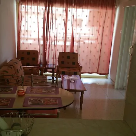 Nondas Hill Apts Hotel apartamentowy Larnaca