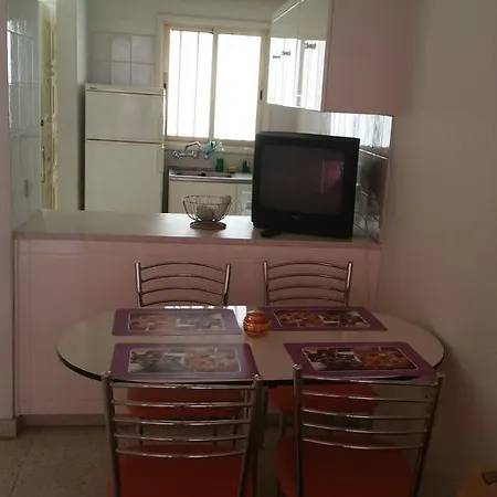 Nondas Hill Apts Aparthotel