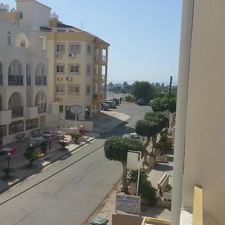 Aparthotel Nondas Hill Apts Larnaka