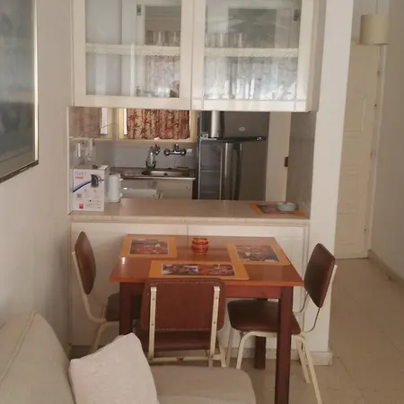 Nondas Hill Apts Aparthotel
