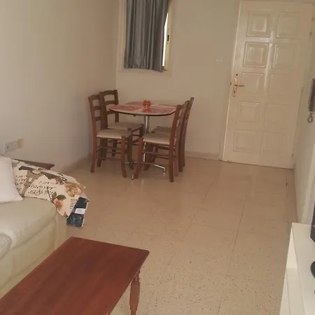 Nondas Hill Apts 아파트호텔 라르나카